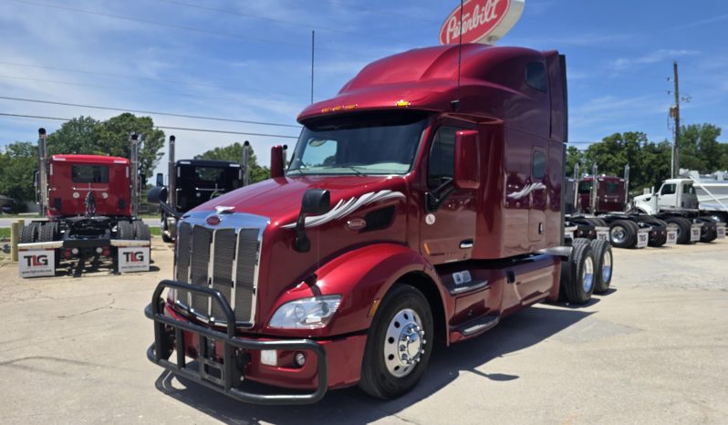 
								Used 2021 Peterbilt 579 Sleeper in Lowell Arkansas full									