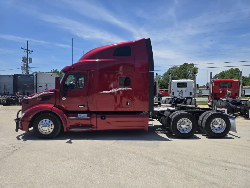 
								Used 2021 Peterbilt 579 Sleeper in Lowell Arkansas full									