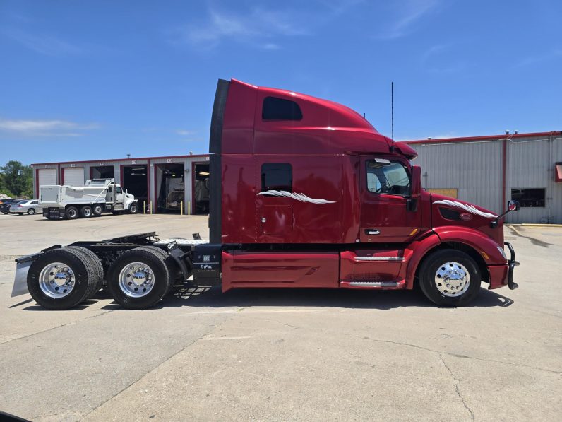 
								Used 2021 Peterbilt 579 Sleeper in Lowell Arkansas full									