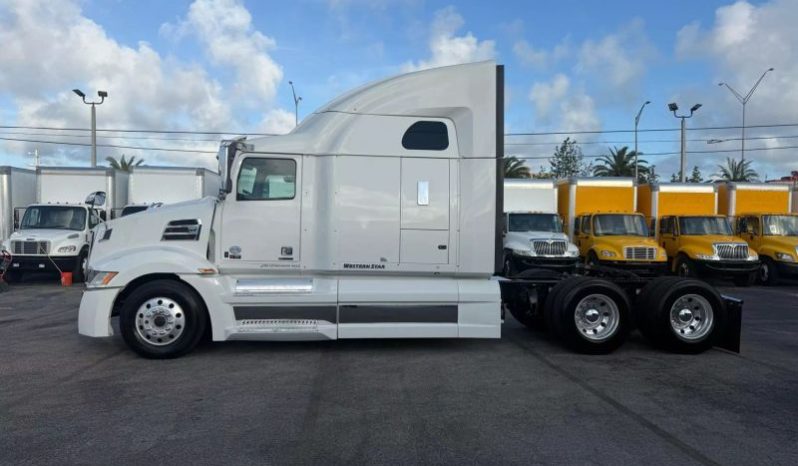 
								Used 2019 Western Star 5700 Sleeper in Miami Florida full									