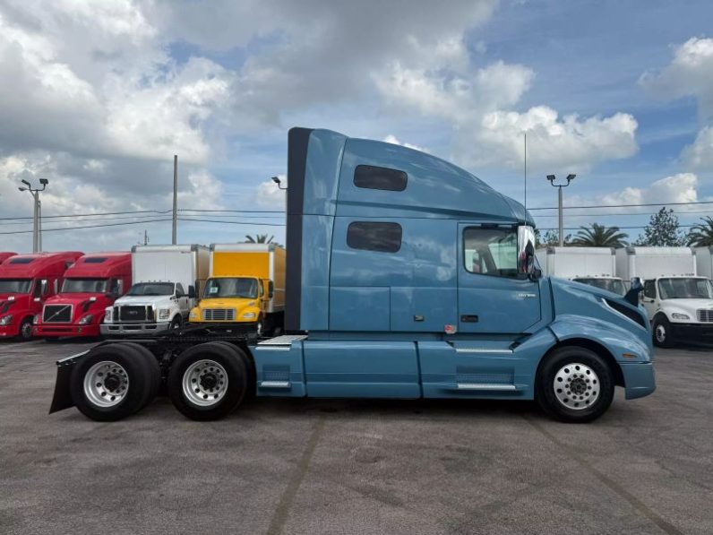 
								Used 2020 Volvo VNL 760 Sleeper in Miami Florida full									