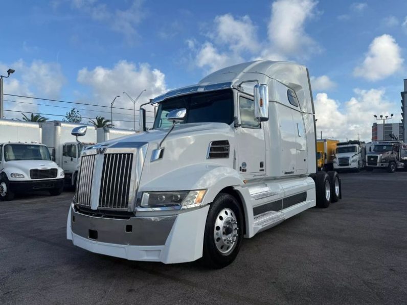 
								Used 2019 Western Star 5700 Sleeper in Miami Florida full									