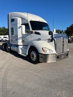 Used 2016 Kenworth T680 Sleeper in Lakeland Florida