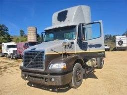 Used 2006 Volvo VNM42T200 Day Cab in Hillsboro Wisconsin