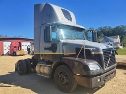 Used 2006 Volvo VNM42T200 Day Cab in Hillsboro Wisconsin